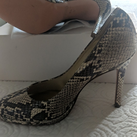 Leather  Coach stilettos - Picture 4 of 4